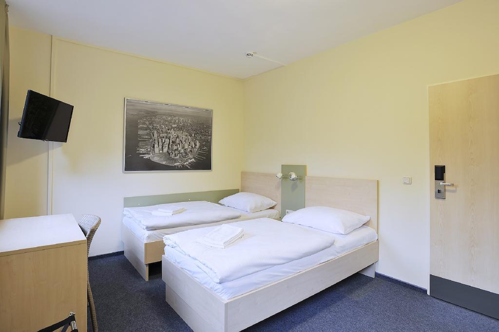 Best Deal Airporthotel Weeze Oda fotoğraf