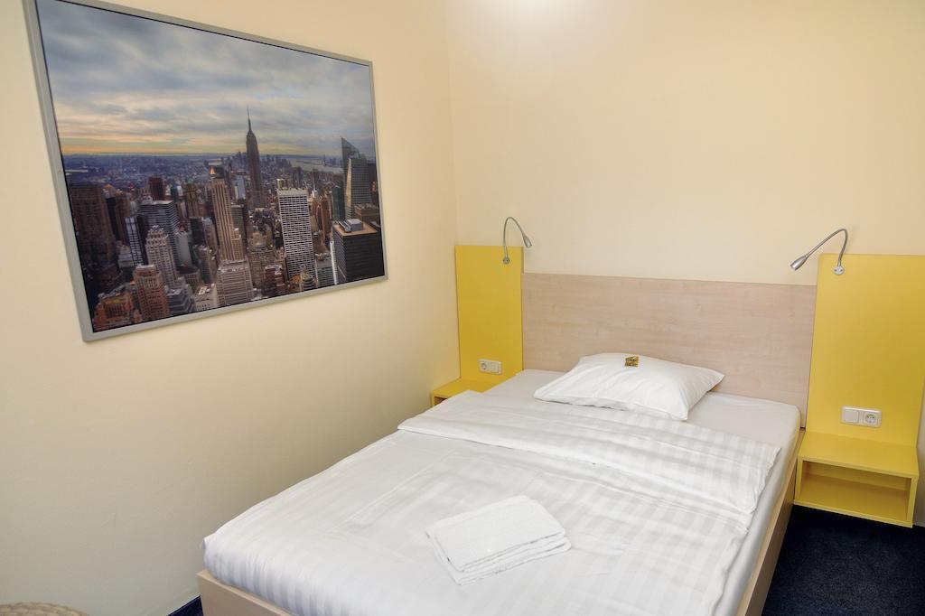 Best Deal Airporthotel Weeze Oda fotoğraf