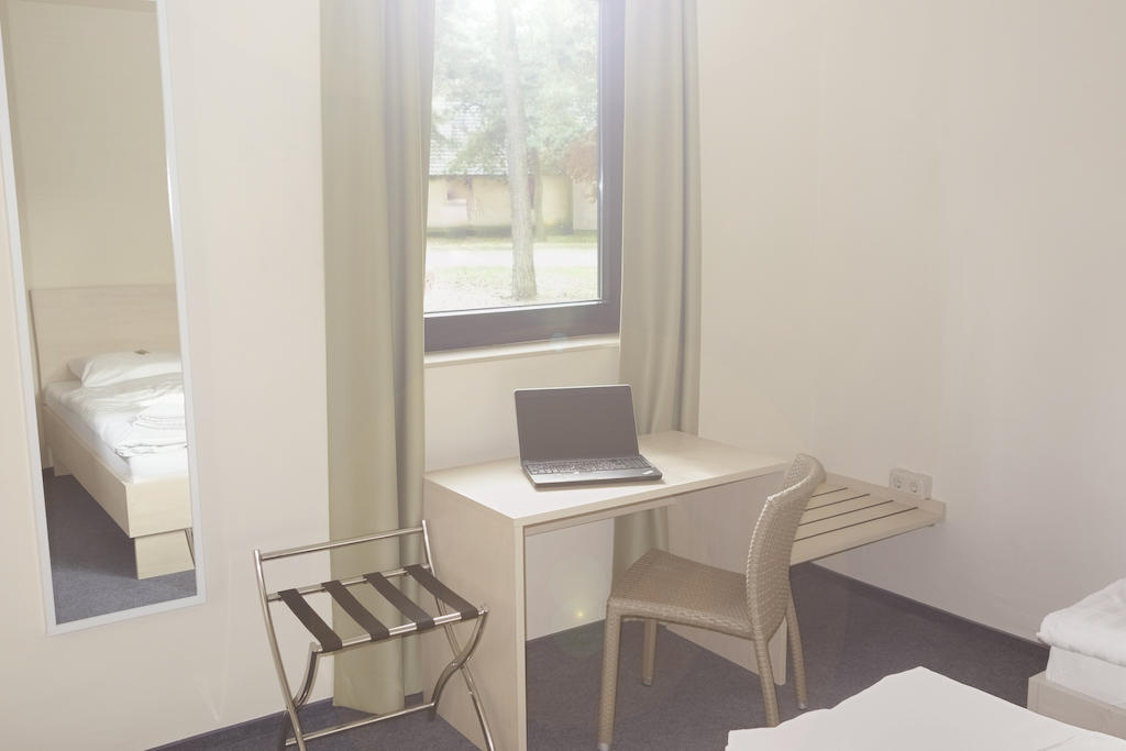 Best Deal Airporthotel Weeze Oda fotoğraf