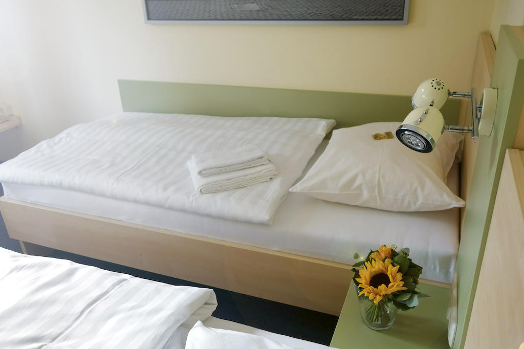 Best Deal Airporthotel Weeze Oda fotoğraf